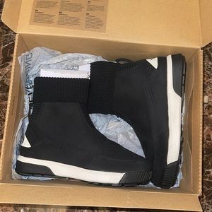 The North Face sierra knit women’s boots